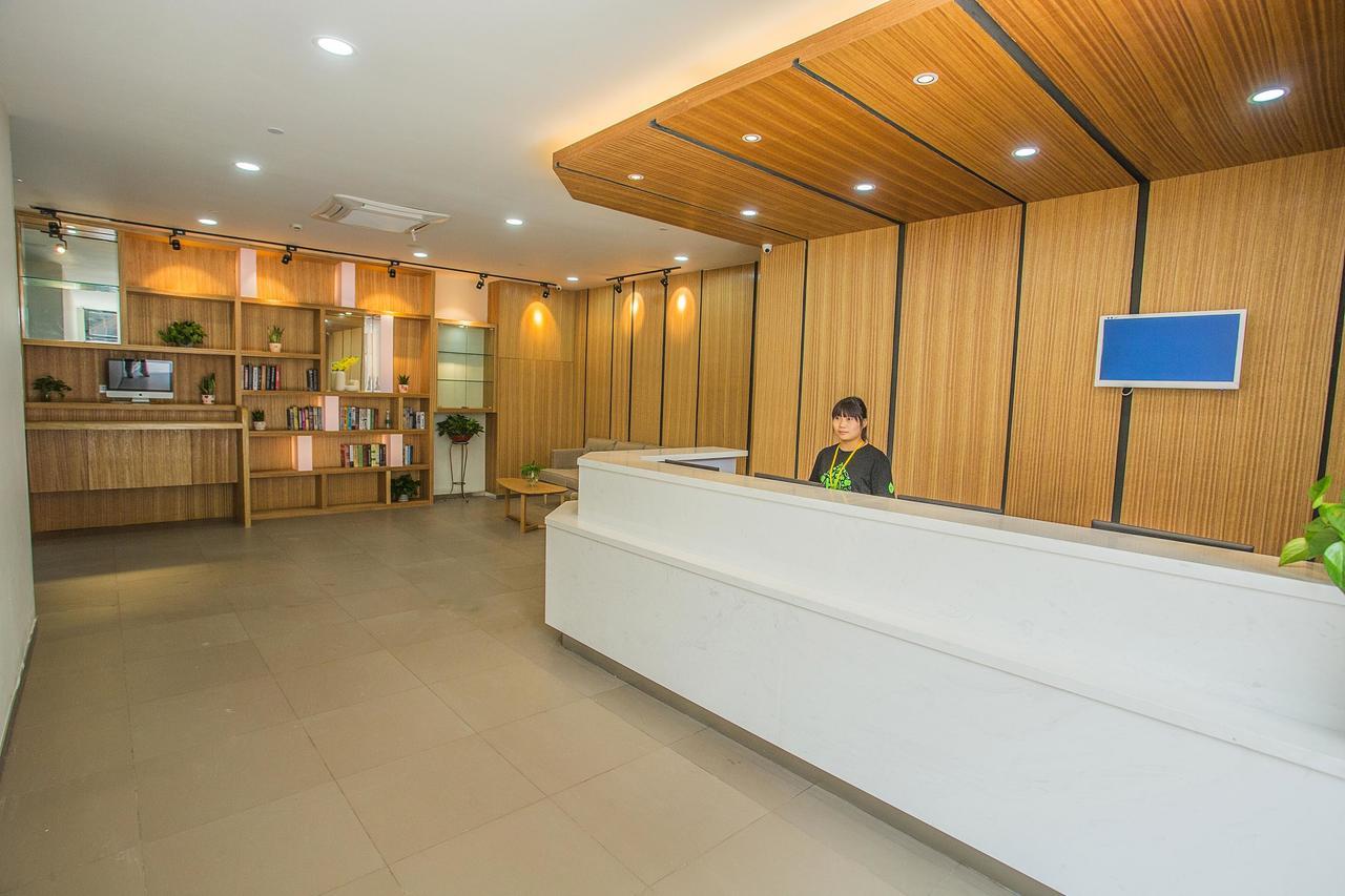 Hotel Hi Lingang New 2*